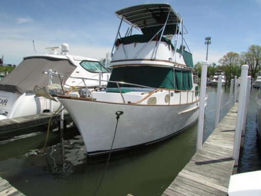 36′ 1983 Marine Trader DC