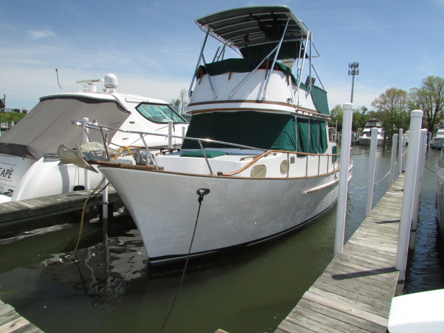 36′ 1983 Marine Trader DC REDUCED !!!!!  SOLD!!!!! PLEASE DO NOT CALL