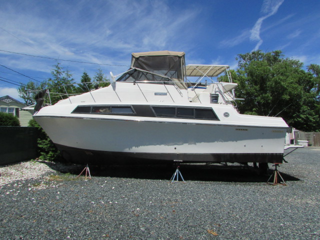 1989 Carver 32′ Mariner  New Lower Price Asking $10,000.00 Reduced!!!!! Health reasons forcing the sale !!!