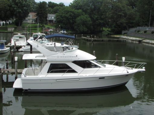 1998 Bayliner 37′ 3788 Command Bridge MY Asking $40,000.00