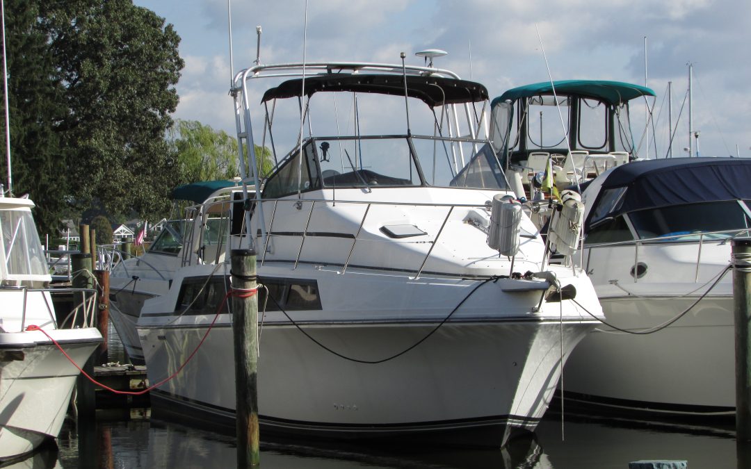 1988 Carver 32′ 3297 Mariner Asking $13,900.00