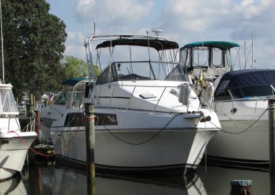 1988 Carver 32′ 3297 Mariner Asking $13,900.00